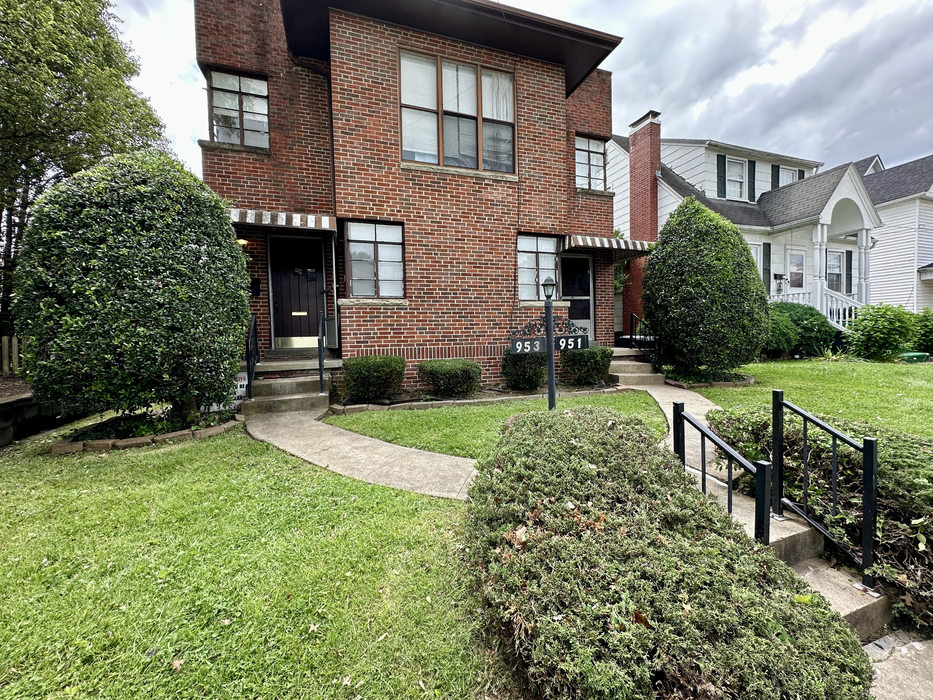 953 3rd Street West - 953 upstairs